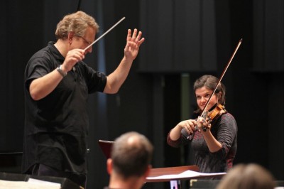 Malwina Sosnowski, Shlomo Mintz, and the Orquestra de Budafok; Tibor Varga Competition (Sion, 2009)